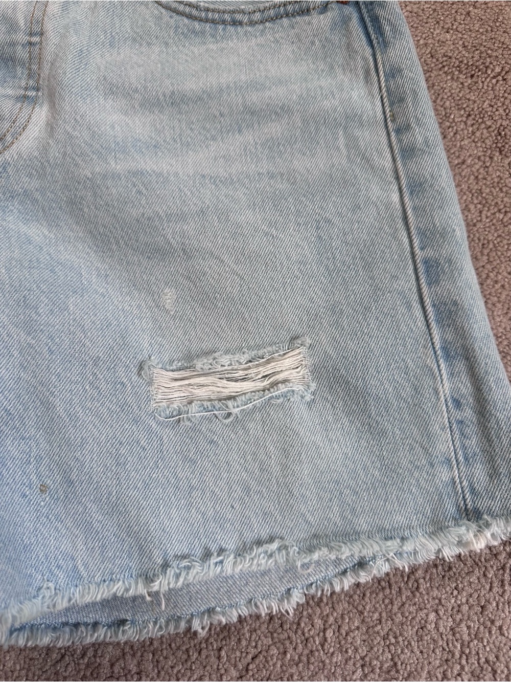 Levi's® 501® Mid-Thigh Shorts Light Indigo Wash Raw/Frayed Hem Women’s Size 27 - Picture 8 of 13